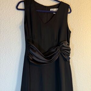 Danny & Nicole black lined dress with a ruched satin waist. Black Women’s Size 8